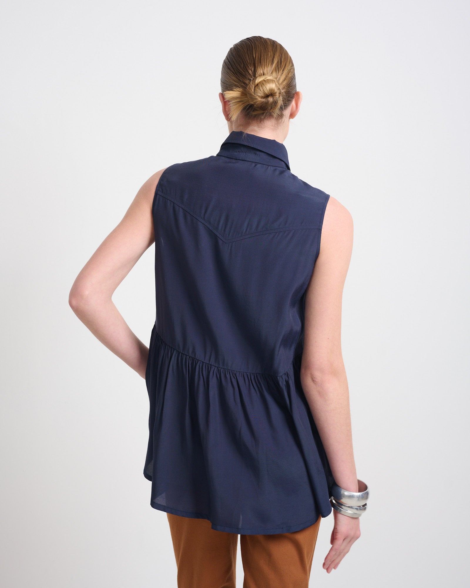 חולצת ריי נייבי יד 2 מהארון של שי