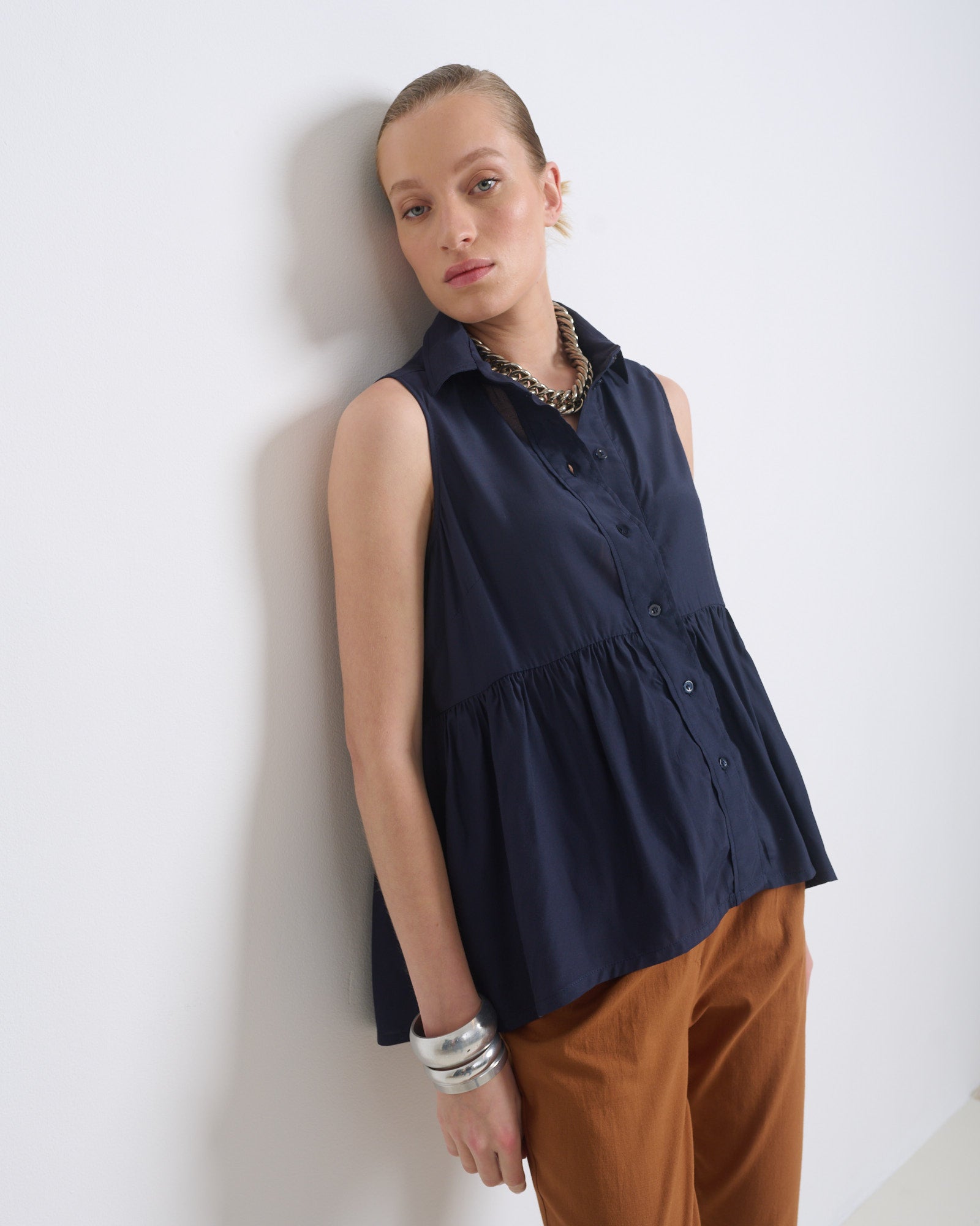 חולצת ריי נייבי יד 2 מהארון של שי