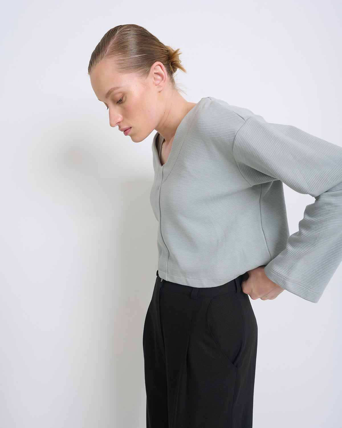 חולצת וי לואיזה אפור אייס