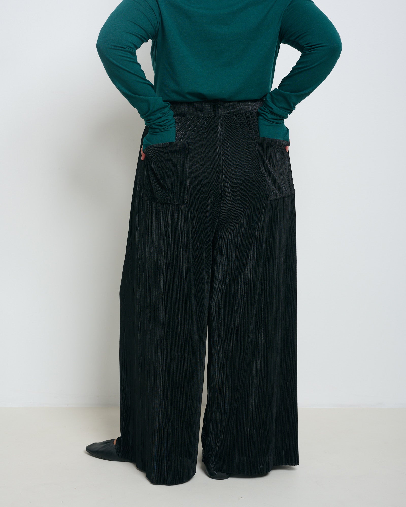 Chris Pants Black Plisse