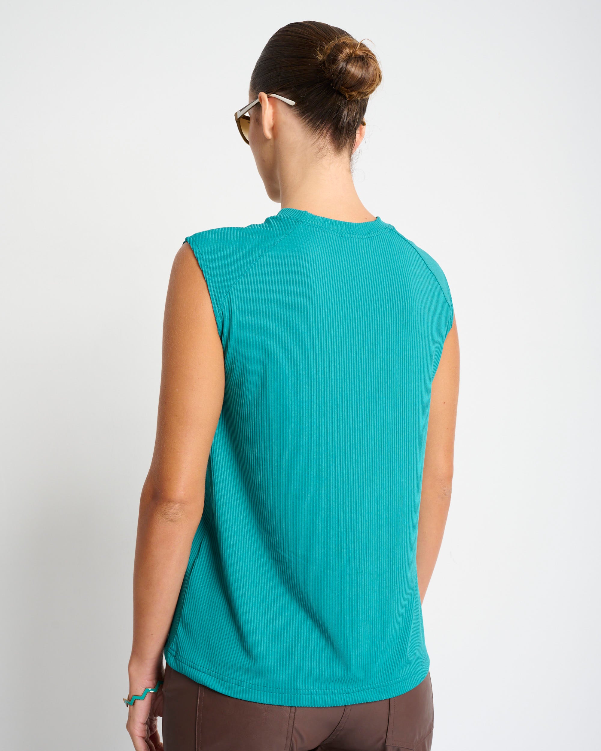 סאמפל גופיית טוני ריב ירוק ONE PIECE