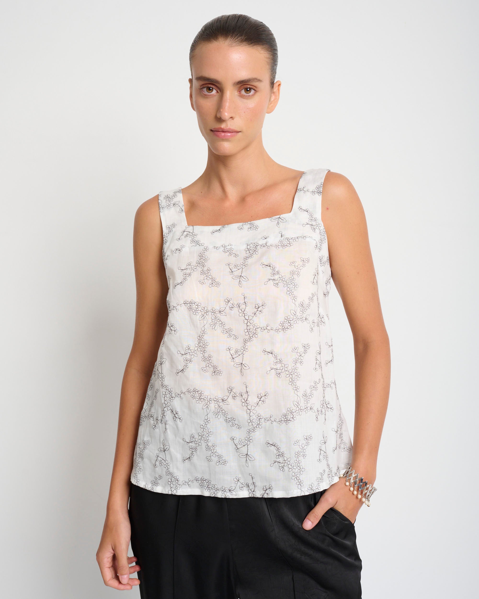 Mimi Top White Black Stitching