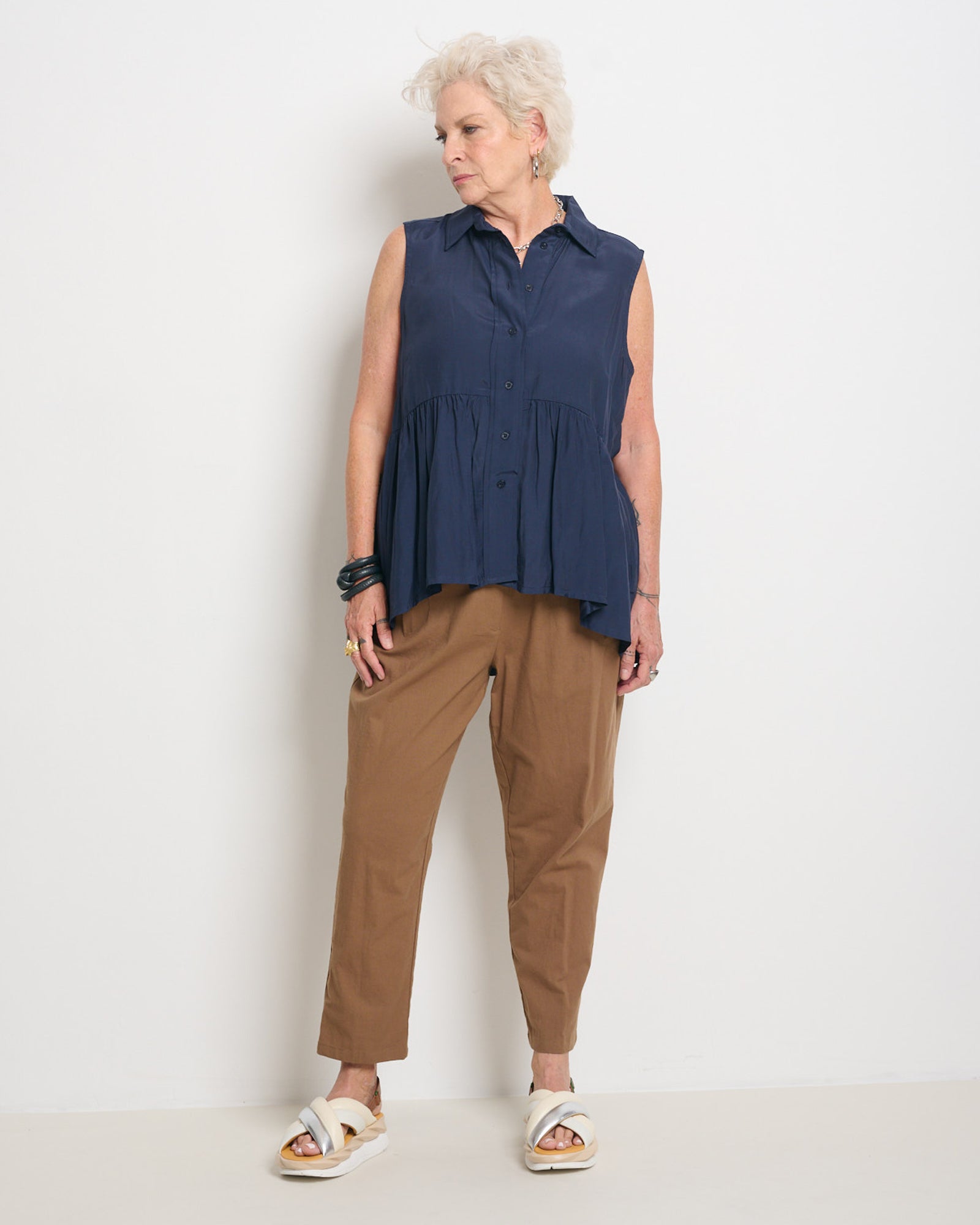 חולצת ריי נייבי יד 2 מהארון של שי