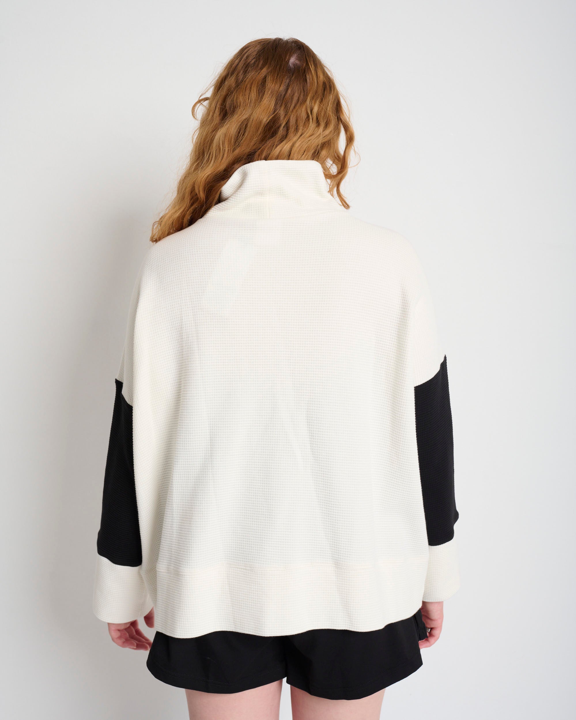 Oprah Turtleneck White & Black