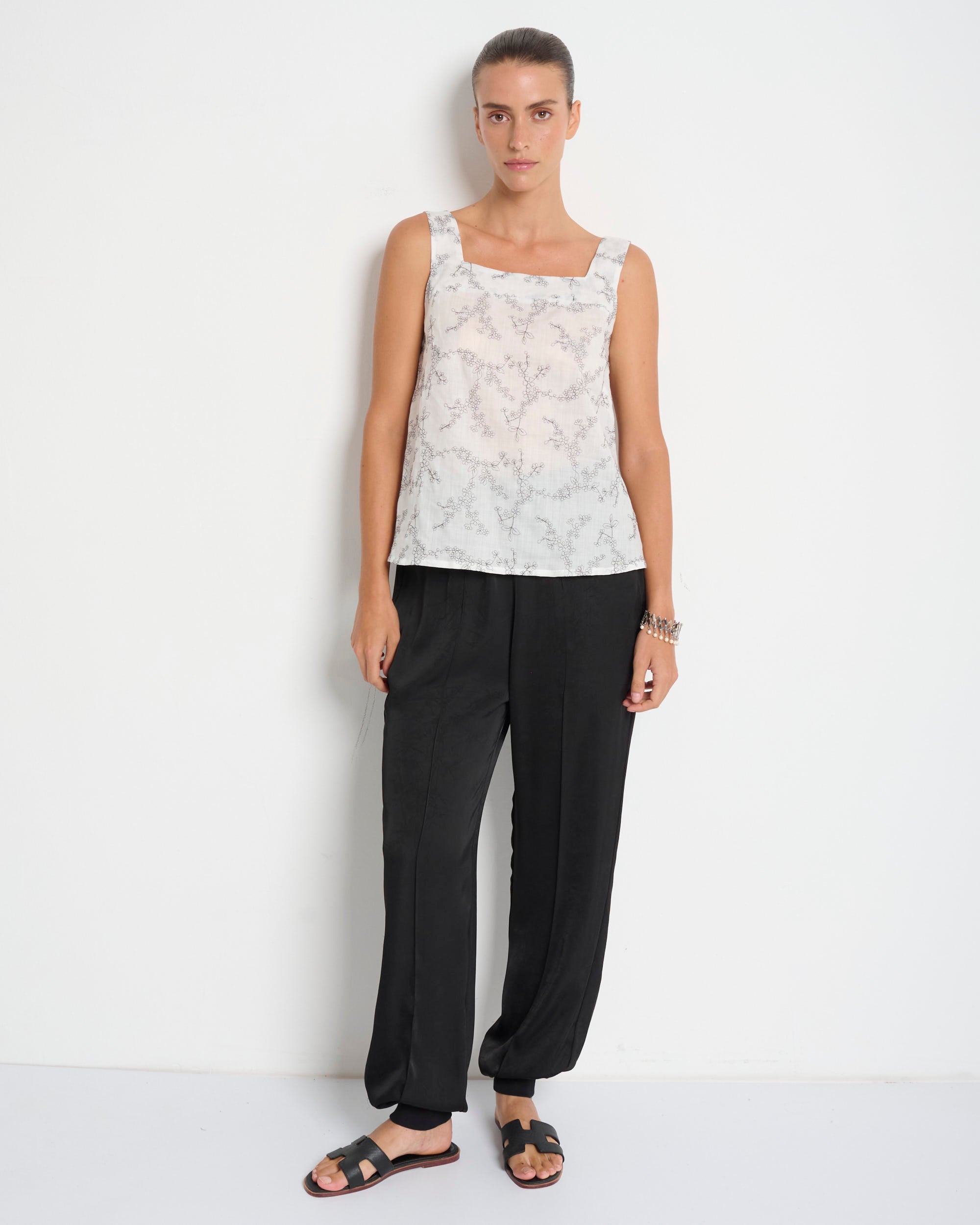 Mimi Top White Black Stitching