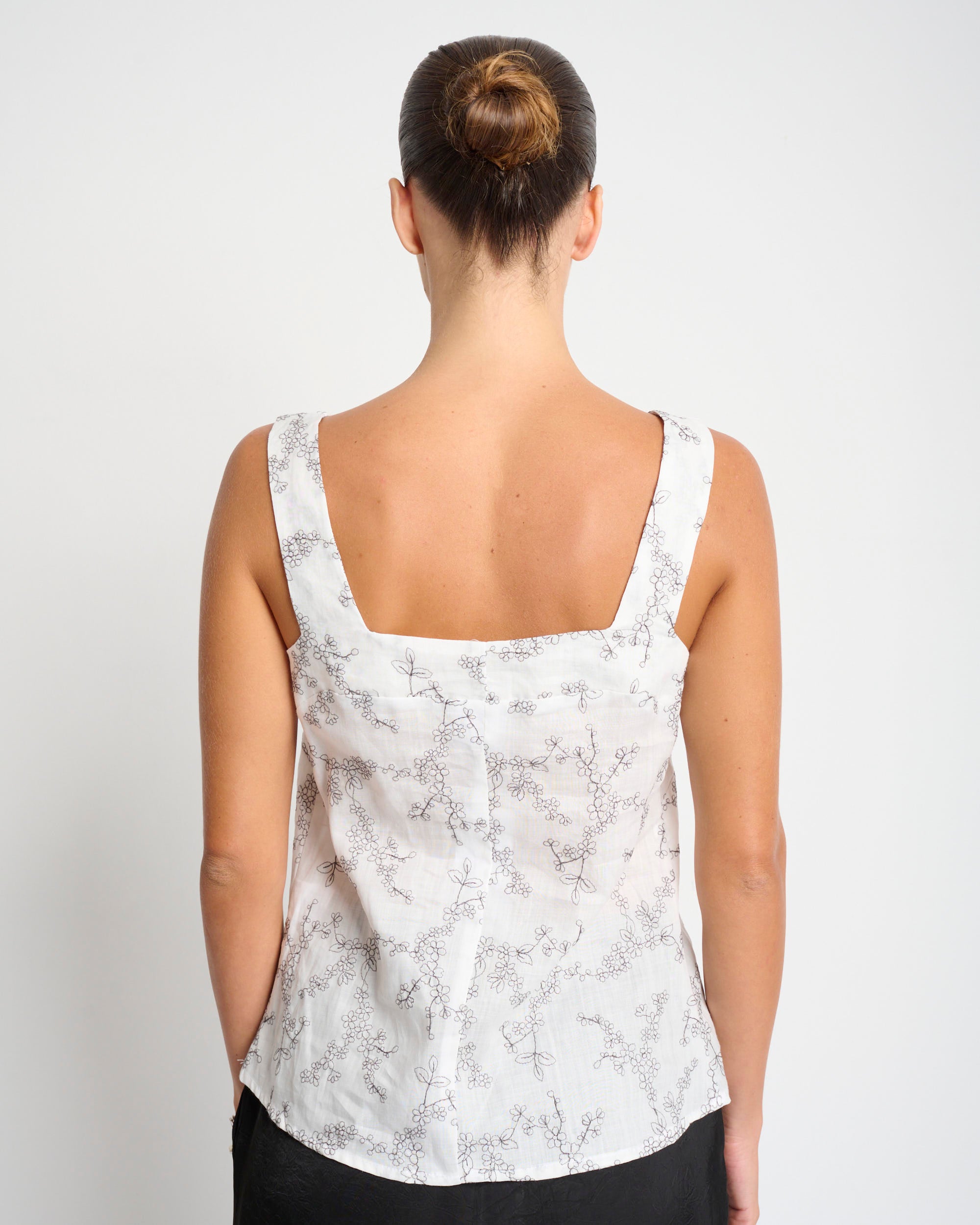 Mimi Top White Black Stitching