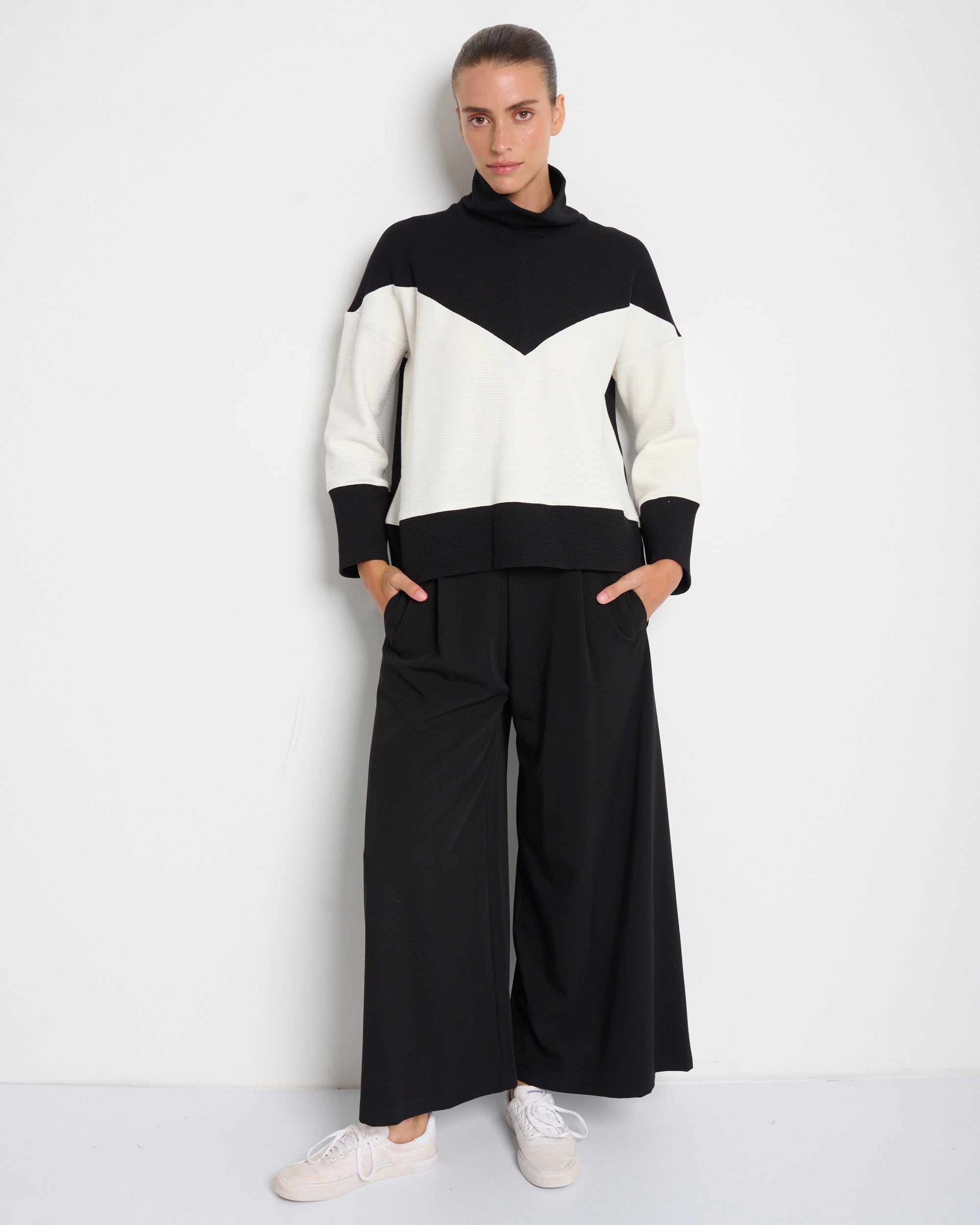 Oprah Turtleneck Black & White