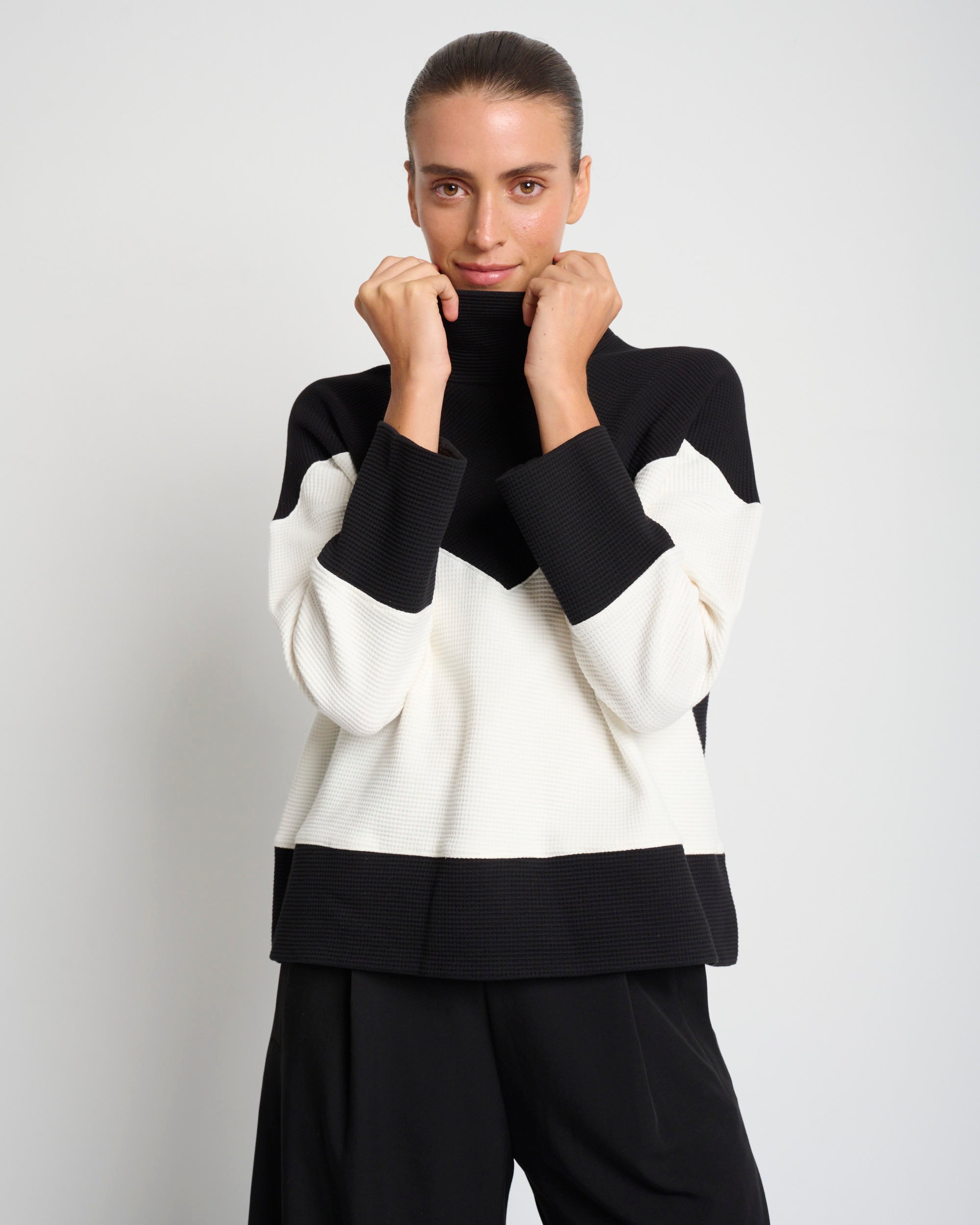 Oprah Turtleneck Black & White