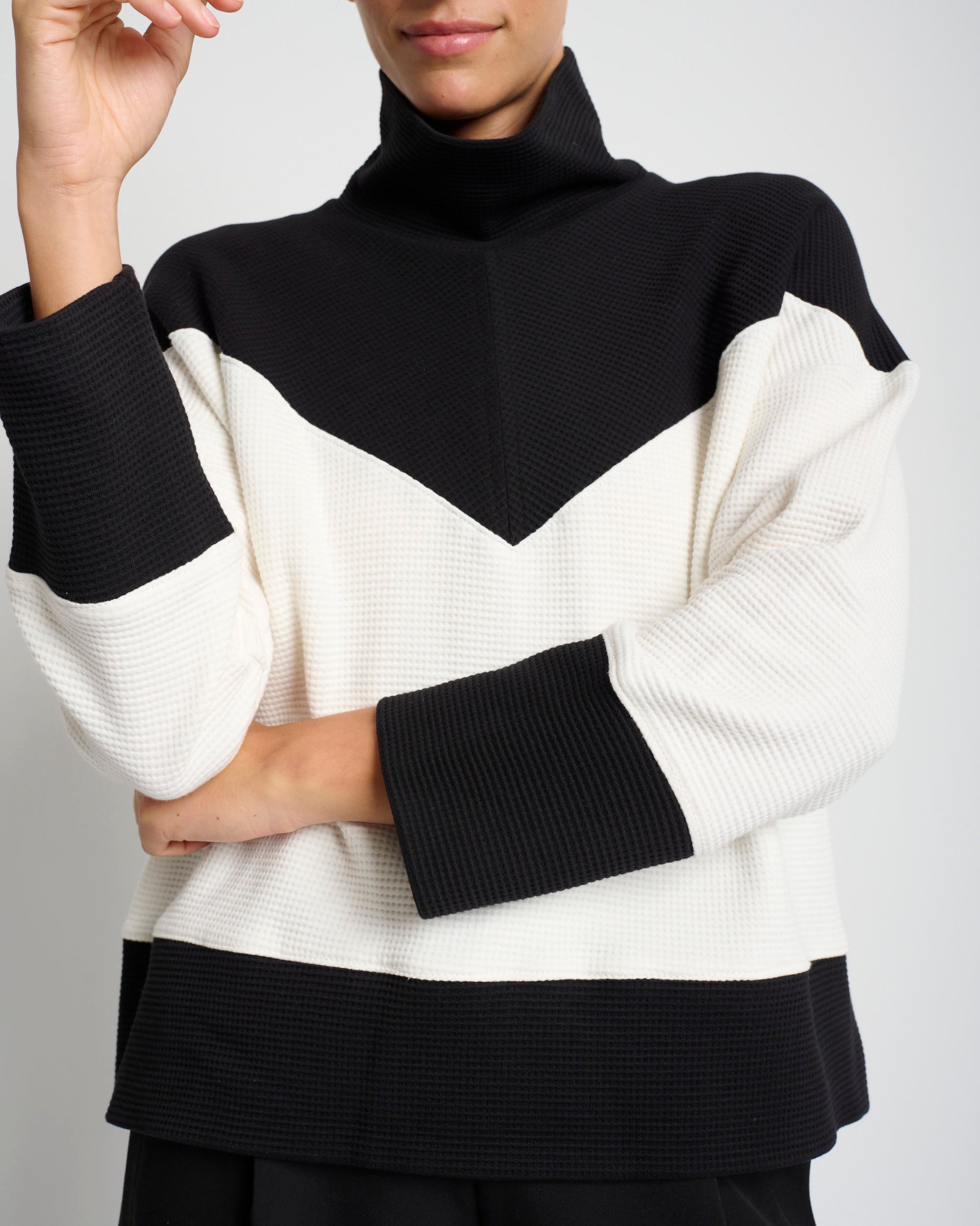 Oprah Turtleneck Black & White