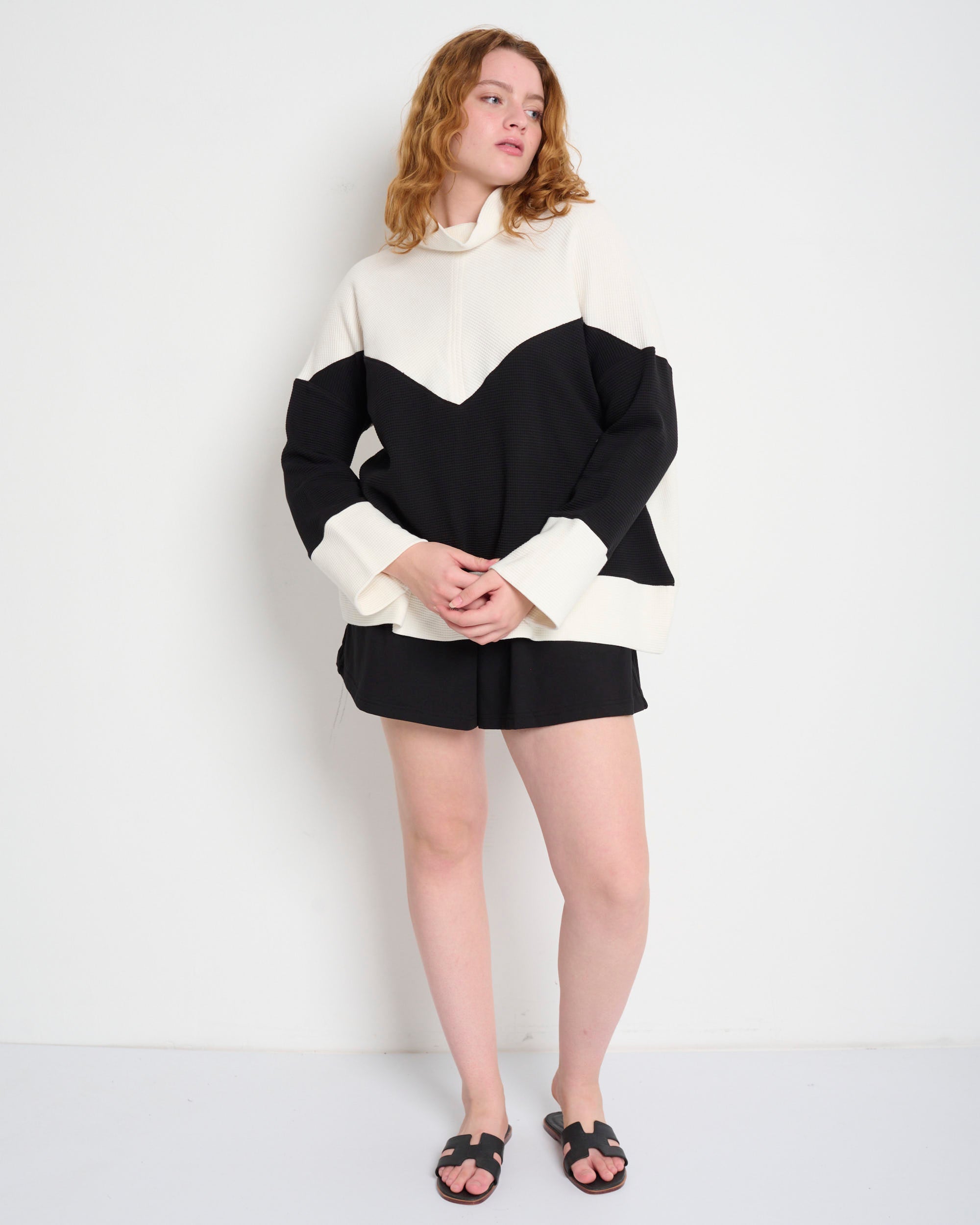 Oprah Turtleneck White & Black