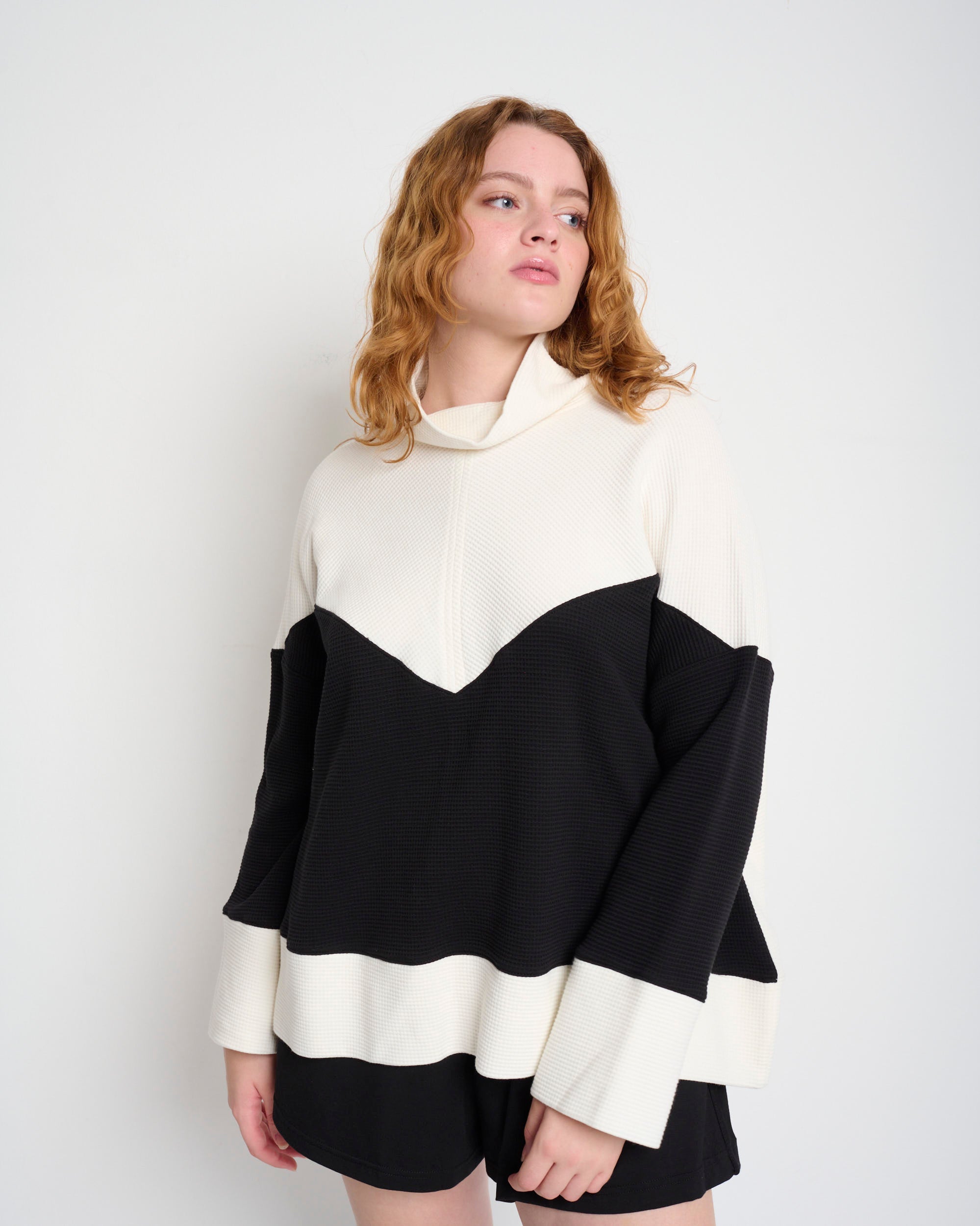Oprah Turtleneck White & Black