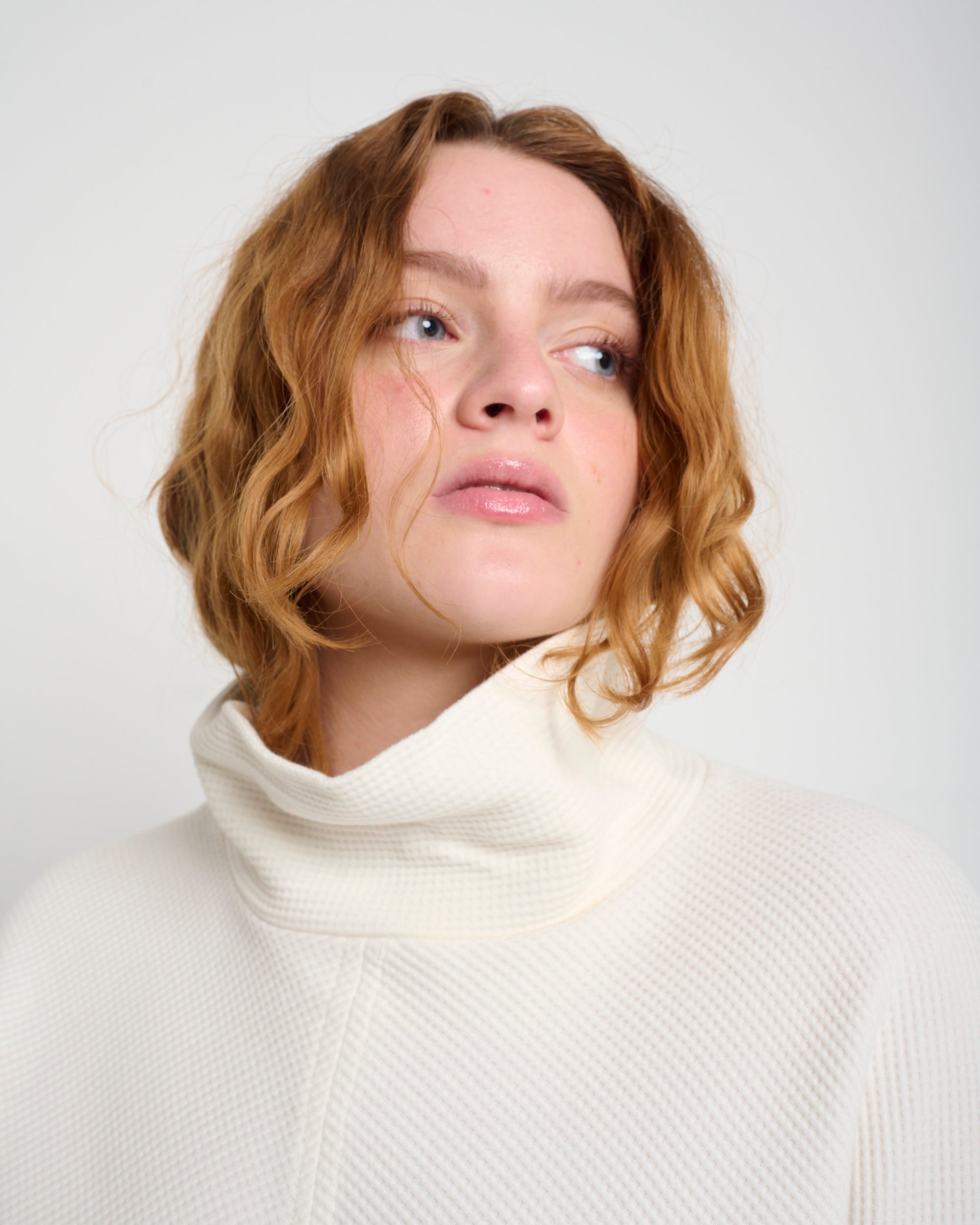 Oprah Turtleneck White & Black